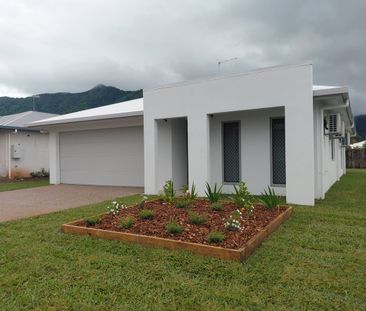 Fresh, Modern Living in This Brand New 4-Bedroom Edmonton Home - Photo 2