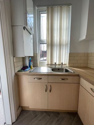 2 Bed Terraced House, Woodview Mount, LS11 - Photo 1