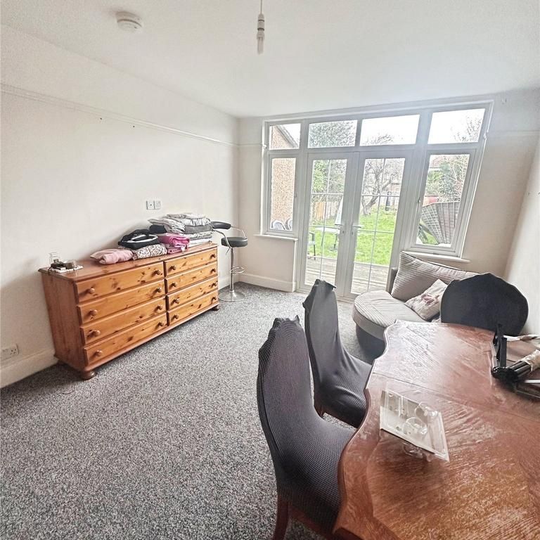 4 bedroom semi-detached house to rent - Photo 1