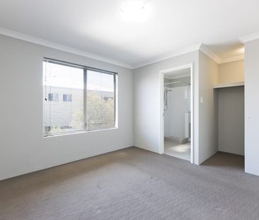 Modern, Low-Maintenance Living in Beckenham - Photo 2