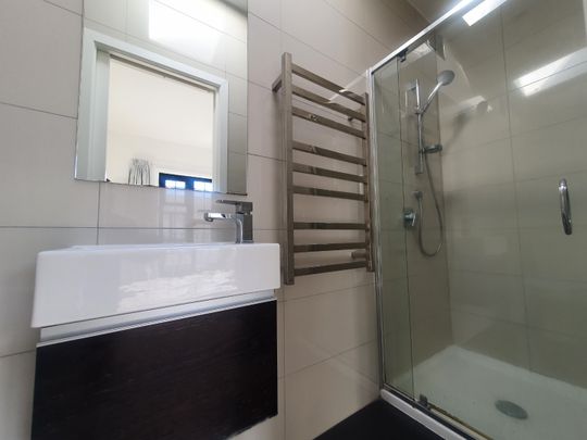 Two Bedroom with Two carparks! - Photo 1