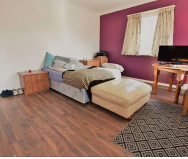 6 Bed - Haddon Hall, Bankfield Road, Burley, Leeds - LS4 2JT - Student - Photo 3
