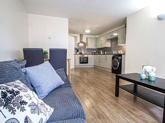 Apt 1, 51 East Parade - Photo 1