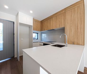 Nearly new Selo Park Townhouse - Photo 4