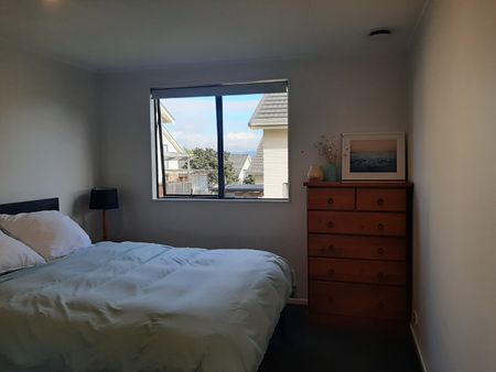 Spacious Family Home in Massey - Photo 5