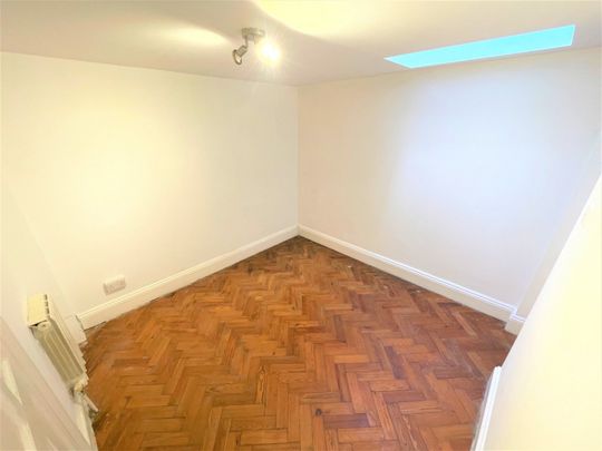 A 2 Bedroom Flat Instruction to Let in Hastings - Photo 1