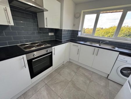 2 bedroom Flat To Let - Photo 5