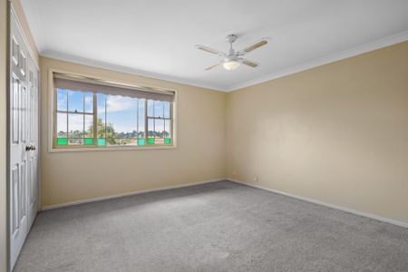 Century 21 the Paramount Group - Photo 3