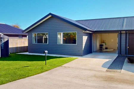 Sanson - 2 Bedrooms - Photo 4