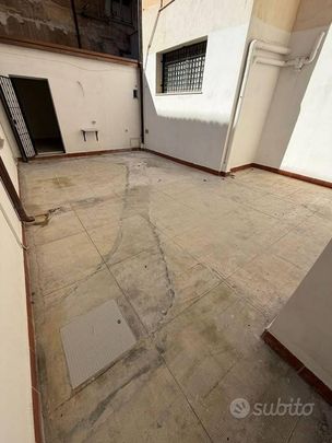Appartamento di 120 m² con 4 locali a Palermo - Photo 1