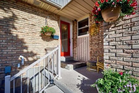 Semi-Detached Home For Lease | E8136936 - Photo 5