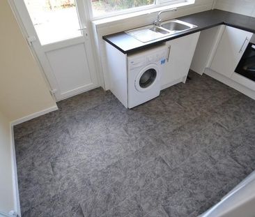 2 bedroom semi-detached house to rent - Photo 6