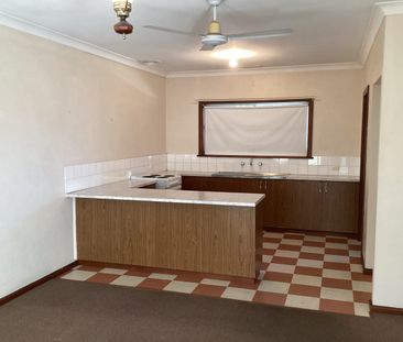 East Albury - 2 Bedroom Unit! - Photo 3