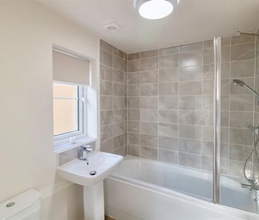 3 Bedroom House - Semi-Detached - Photo 3