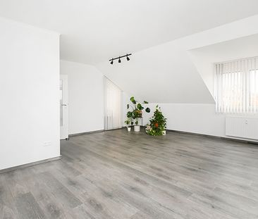 Attraktive Wohnung mit Balkon, Garten und zusätzlich ausgebautem Da... - Photo 1