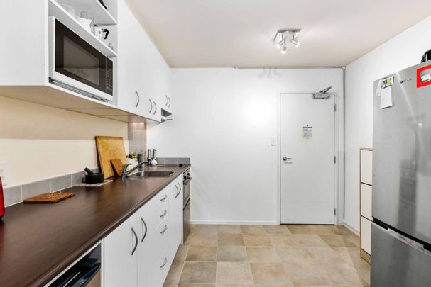 Large Studio Living! - Photo 1