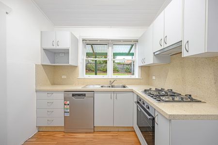 Light & spacious bungalow in the heart of Chatswood - Photo 5