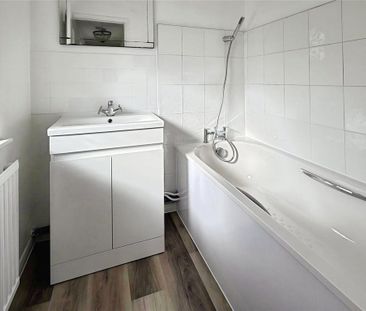 2 bedroom semi-detached house to rent - Photo 6