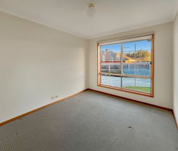 2/5 Arbour Grove, Belmont - Photo 1