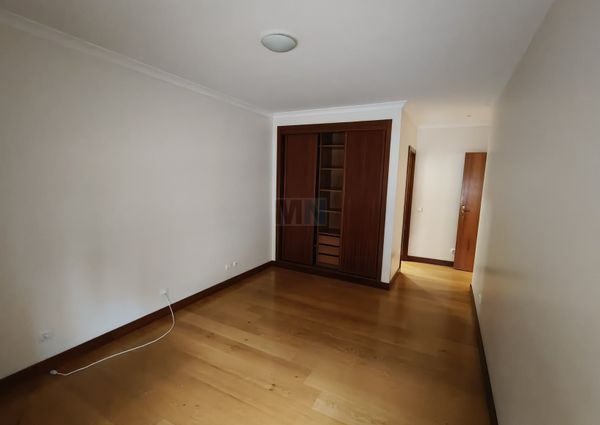 Apartamento T5 em Coimbra