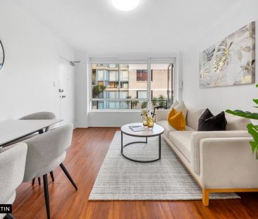 MGM MARTIN - TOP FLOOR TWO BEDROOM APARTMENT WITH LOCK-UP GARAGE - Photo 5