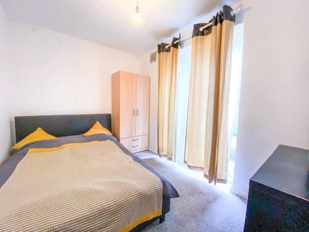 6 bedroom semi-detached house to rent - Photo 3