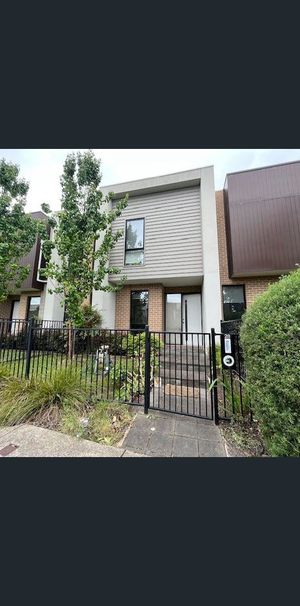 Modern Townhouse Living in a Convenient Coburg North Location - Photo 2