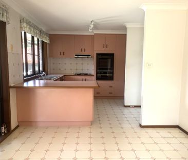 Comfortable Spacious Home - Photo 5
