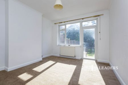 3 bedroom house to rent Highway Road, Leicester, LE5 - Photo 2