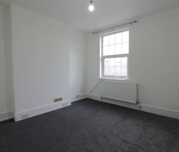 3 bedroom end of terrace house to rent - Photo 5