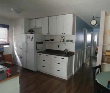 Cozy 3 Bed, 2 Bath Semi-Attached House | Calgary - Photo 1
