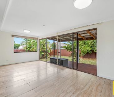 Charming Three Bedroom Home - Photo 4