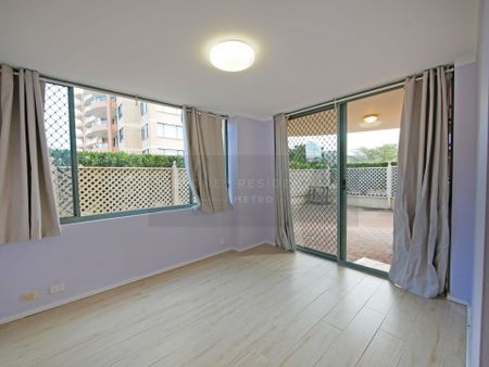 A Unique apartment with good size North facing courtyard - Photo 2