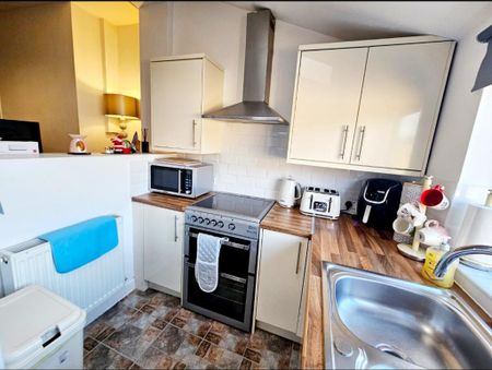 3 bedroom terraced house to rent - Photo 5
