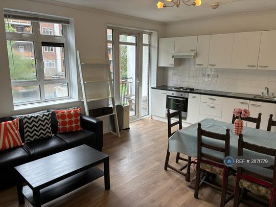 1 bedroom in a flat share to rent - Photo 1
