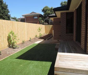 2/8 Lawford Street, BOX HILL NORTH - Photo 4