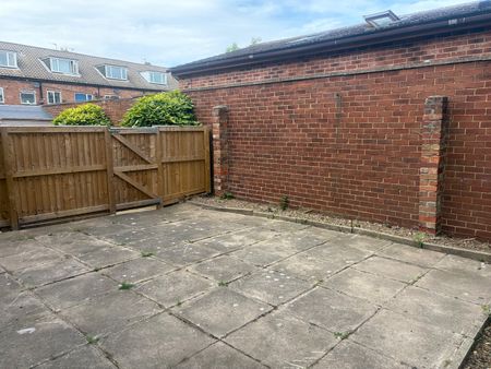 1 Bed Flat, Temple Court, LS15 - Photo 4