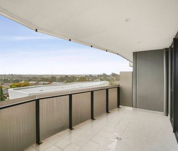 Modern Apartment with City Views in Prime Location - Photo 1