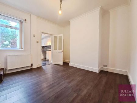 2 bedroom terraced house to rent - Photo 4