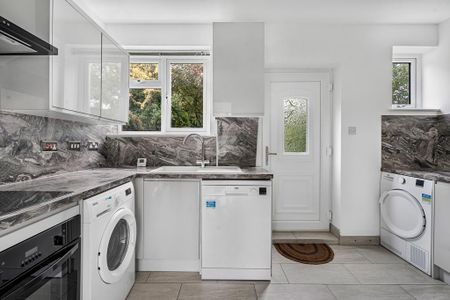 3 bedroom semi-detached house to rent - Photo 5