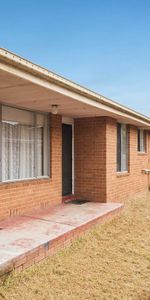 SPACIOUS | TWO BEDROOM | QUIET BLOCK - Photo 4