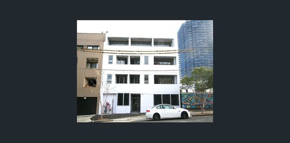 Modern Studio with Balcony & Air-Con in Vibrant Redfern - Photo 2