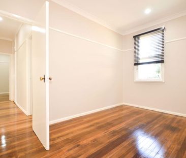 Family Home for Rent - 50 Janice Street, Seven Hills - Photo 2