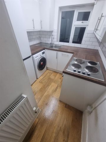 Great West Road, Hounslow TW5, London - Photo 4