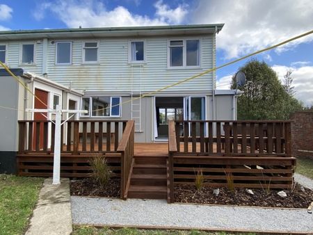 3 Bedroom property available now - Photo 3
