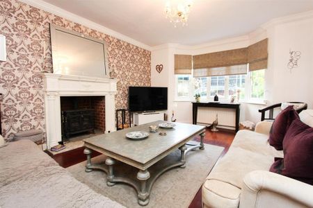 4 bedroom detached house to rent - Photo 3