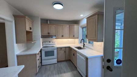 For Lease - 66 Paperbirch Drive Unit# C, Toronto, Ontario - Photo 5