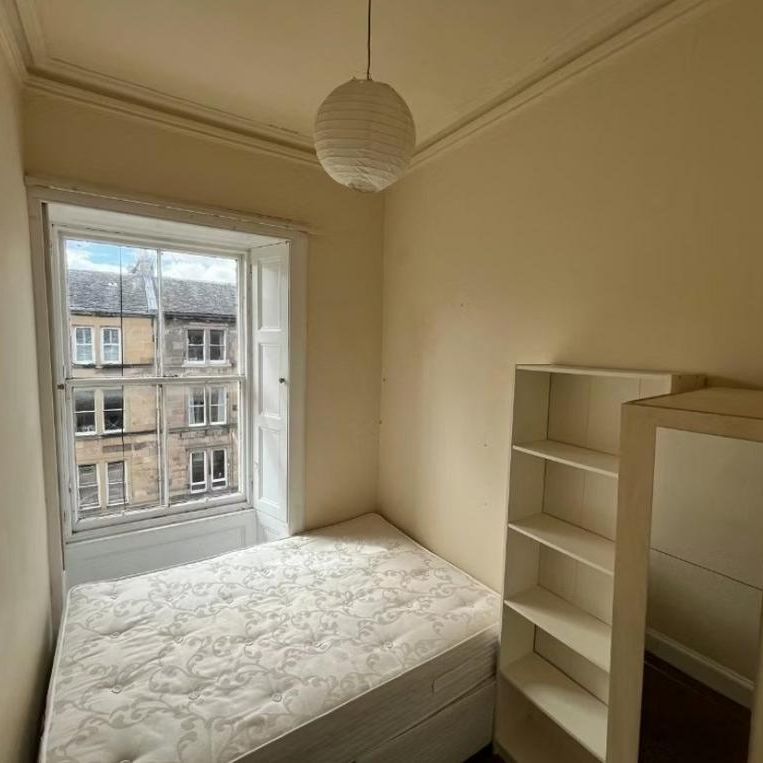 3 bedroom flat to rent - Photo 2