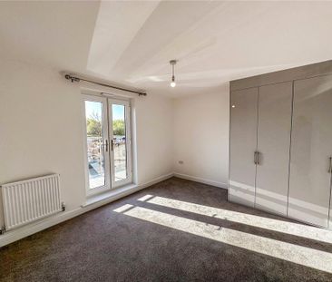 3 bedroom end of terrace house to rent - Photo 4