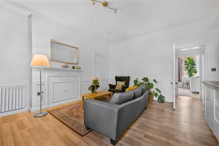 3 bedroom flat to rent - Photo 2